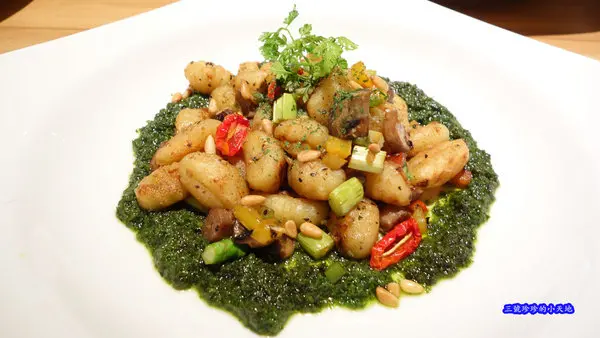 市政府站。LONGTABLE。漢堡／PASTA／甜點／PIZZA／沙拉／BAR。