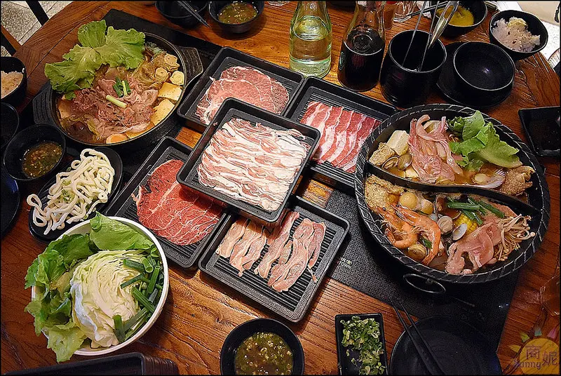 台中美食壽喜燒吃到飽。八豆食府壽喜燒專門店。大胃王最愛!壽喜燒也有鴛鴦鍋。肉品、鮮蔬、蕈菇、米食、飲料通通呷免驚