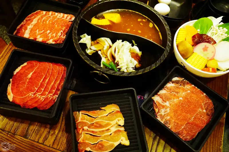 ※ 八豆食府壽喜燒 ※ 聚餐聚會推薦吃到飽壽喜燒！肉肉菜菜火鍋料選擇多多，服務親切，記得先訂位喔！【星羽是吃貨-台中南屯】