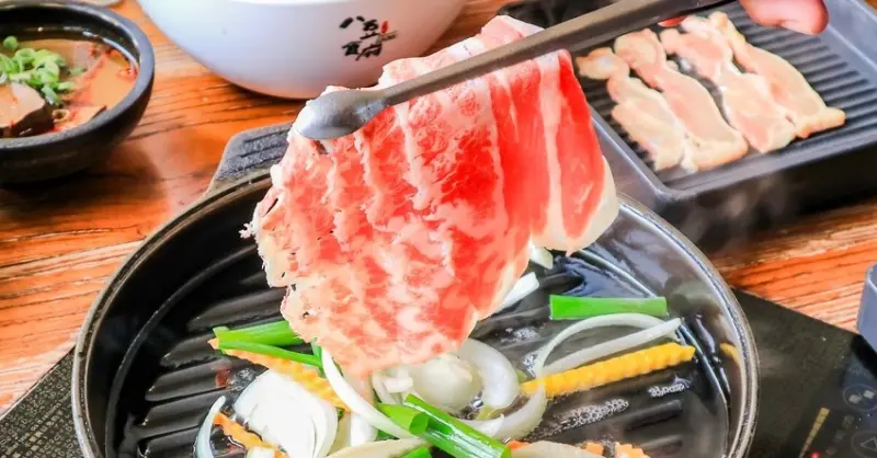 台中吃到飽推薦，八豆食府壽喜燒專門店，肉品、蔬菜、飲品、UCC咖啡、冰淇淋讓你吃爽爽