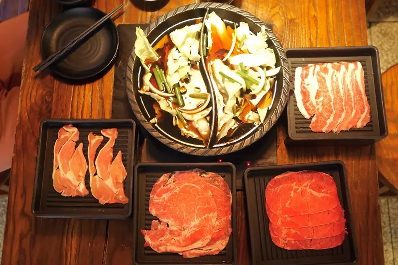 【美食】台中。八豆食府壽喜燒專門店(公益店)! 大口吃肉的好選擇~公益路美食、火鍋、鴛鴦鍋。壽喜燒吃到飽好選擇