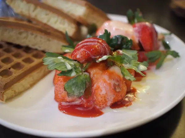 十分擁擠的咖啡弄