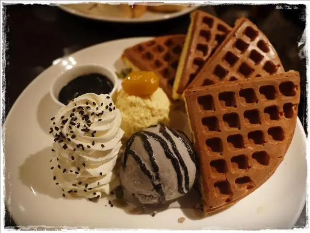 [捷運忠孝敦化站]  咖啡弄 -- 內有好吃鬆餅