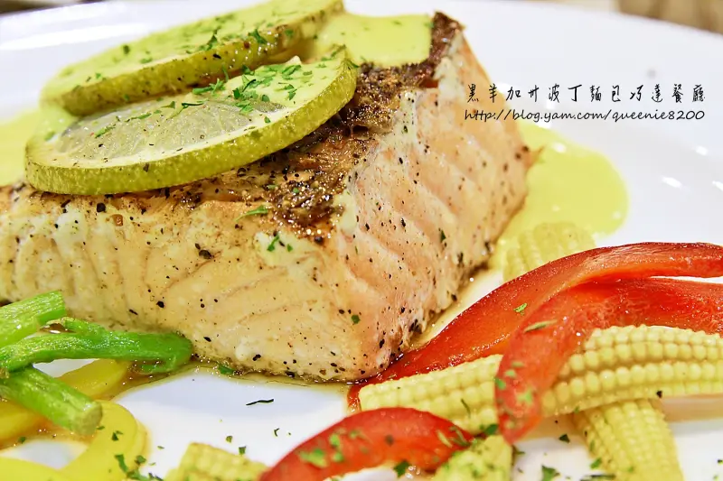 【試吃│台北】黑羊加州波丁麵包巧達餐廳。明亮乾淨的用餐環境