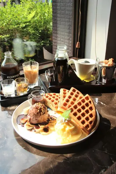 《咖啡弄》鬆餅首選，甜點鹹食咖啡香交織出完美下午茶時光(內含各分店資訊)