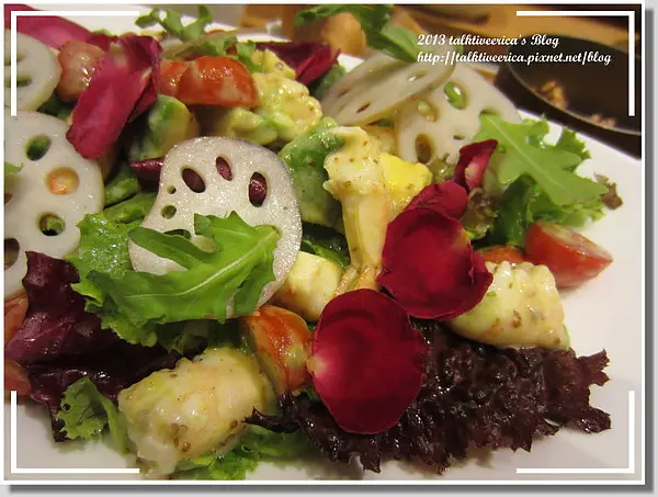 『呷』「捷運國父紀念館站」☆ L’OCCITANE café ☆ 美翻又美味的玫瑰沙拉