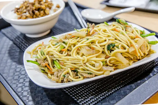 【台北捷運美食】【西湖站美食】西湖市場美食街-楊家羊肉羹.炒飯.炒麵(71號攤)