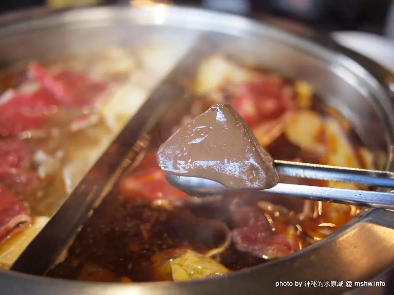 食材品質不一,湯頭特殊的養生鍋! 吃完菊花還會有灼熱感