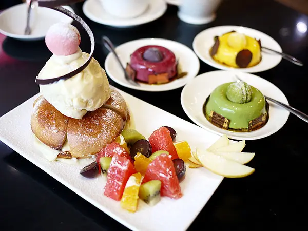 【食記】新北*板橋。Bella Cafe 貝拉咖啡*創意蜜糖貝果與貝果披薩 特色甜點馬卡雪融 下午茶 早午餐 義大利麵