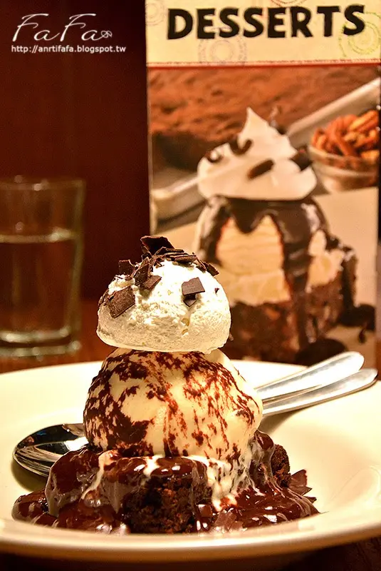 
澳美客 Outback Steakhouse (台北敦化店) 。全球最大連鎖牛排館，但我沒點牛排
