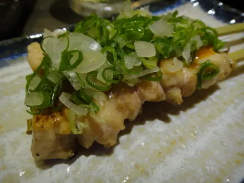 堅持950度熱情 仁愛醫院急診室旁手串本舖串燒