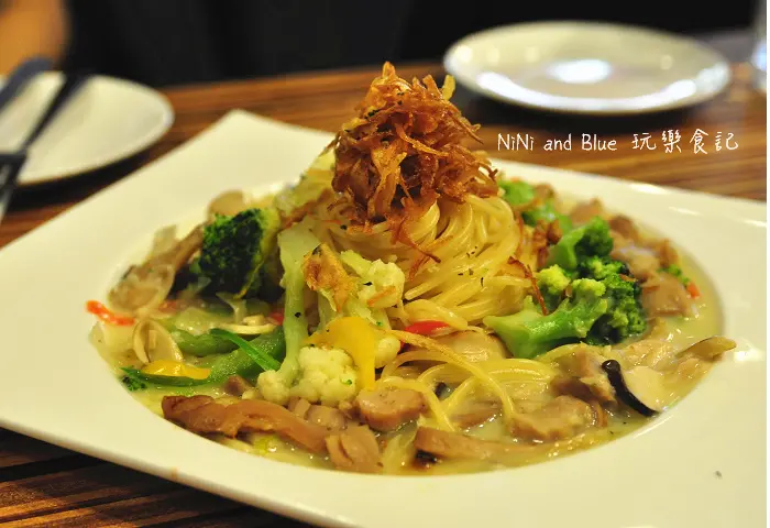 【台中】艾可先生漢堡推出商業午餐囉!!義大利麵還免費升級成套餐呢!