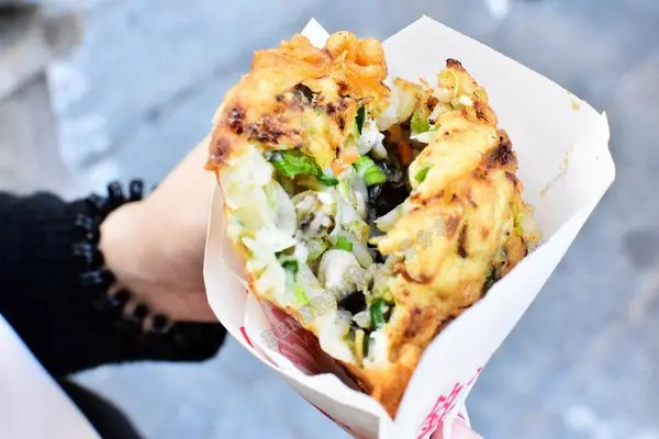 [金門美食]金城老街傳統小吃推薦，現炸現吃料多味美蚵嗲!! -- 蚵嗲之家