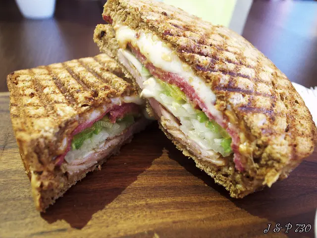 台北 品嚐。好時光：Pillow cafe~客人爆滿的咖啡小店呢