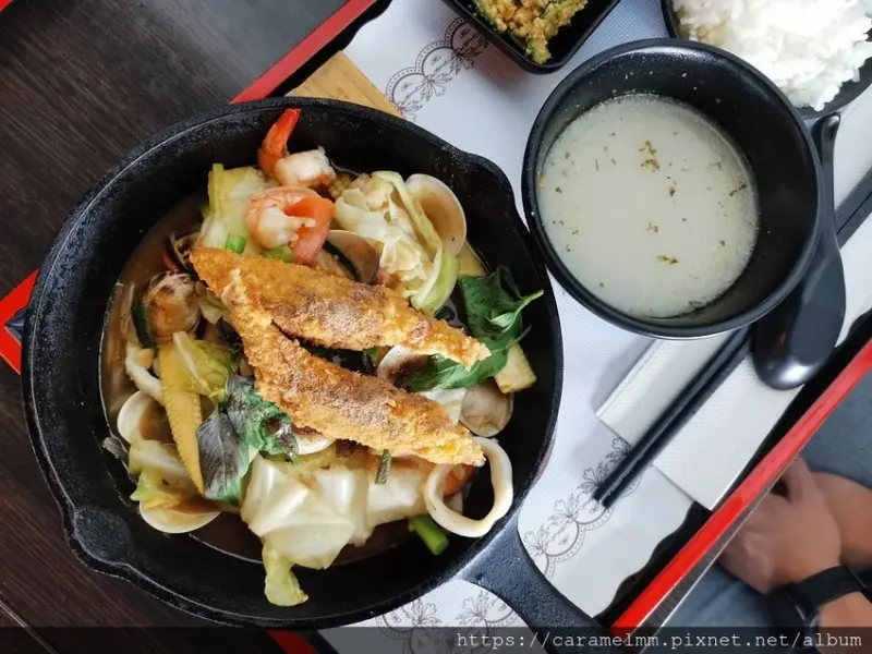 【基隆中山】基隆1973海景駐唱餐廳 基隆景觀餐廳 基隆景觀咖啡 港口風光一覽無遺 火鍋 鐵板料理 炸物 各式飲品 虎仔山餐廳 文附菜單