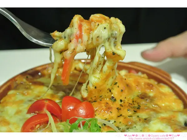 【食記】oO。。台北 西門町 Oyami cafe 超有鄉村田野風格的餐廳!而且~焗烤飯牽絲牽的好魂牽夢縈!!。o○。