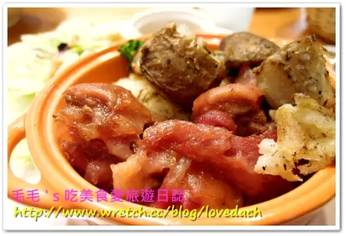 分享盤食記。【擴邦麵包Le Coin du Pain】熱呼呼的麵包外酥內Q，每道料理都好讚