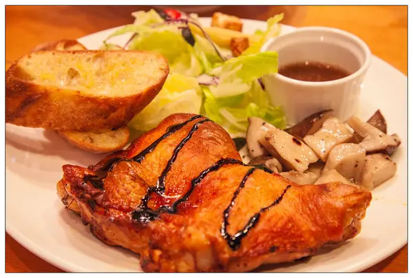 【食記】 台北 有美味雞排蹤影的內湖擴邦麵包（瑞光店）