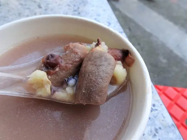 [台北大同]妙口四神湯肉包～大稻埕必吃！真材實料酒香四神湯＆黑胡椒肉包好滋味（捷運大橋頭）～