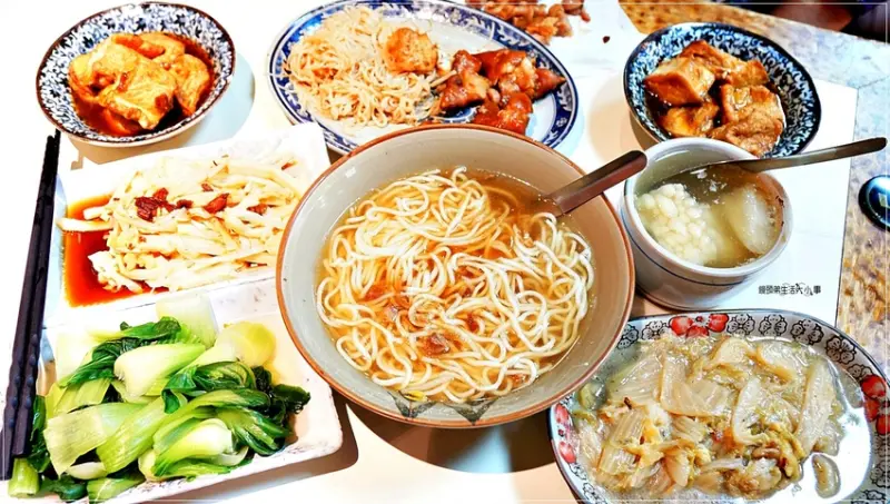 【台北美食】阿水獅豬腳大王／四十年老店～豬腳不油不膩，鹹鹹甜甜好滋味，滿滿的膠原蛋白，潤四月要幫父母添福添壽