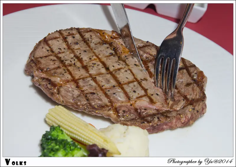 [食記]【文湖線南京東路站】VOLKS沃克牛排(復興店)。牛排~義大利麵美食饗宴