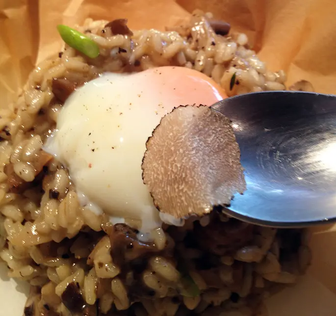 ✖ 2013台北大安區 ✖ 鬍子餐酒Baffi Italian Trattoria，松露什錦菇起司燉飯太銷魂啦~還有跟MENU合照可是不成文規定