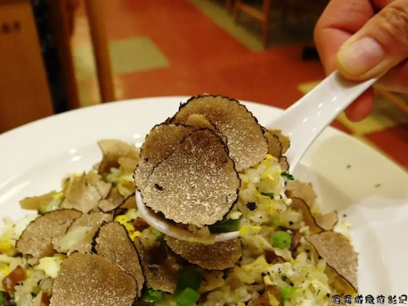 就是狂！現刨新鮮黑松露【鼎泰豐 松露炒飯】放好 放滿 一食就愛上 