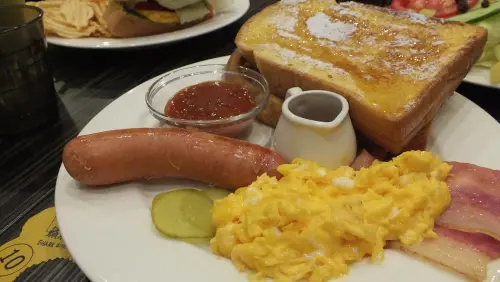 鯊魚咬土司。平價輕食。鬆軟好吃的土司麵包絕對令你念念不忘。值得你一訪再訪