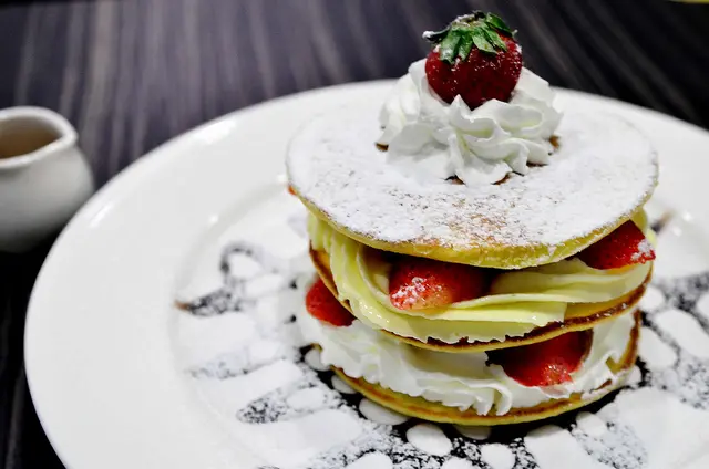 草莓季正夯～！鯊魚咬土司（台北撫順店）