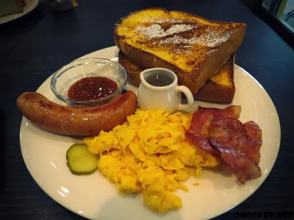 食ｉｎ台北。澎湃美味大口吃【鯊魚咬土司-台北大直實踐店】