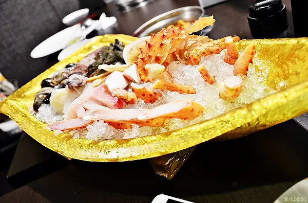 大船入港！！滿滿的海鮮上船嚕！！今年第一次帝王蟹！！！ -- 舞代食鍋