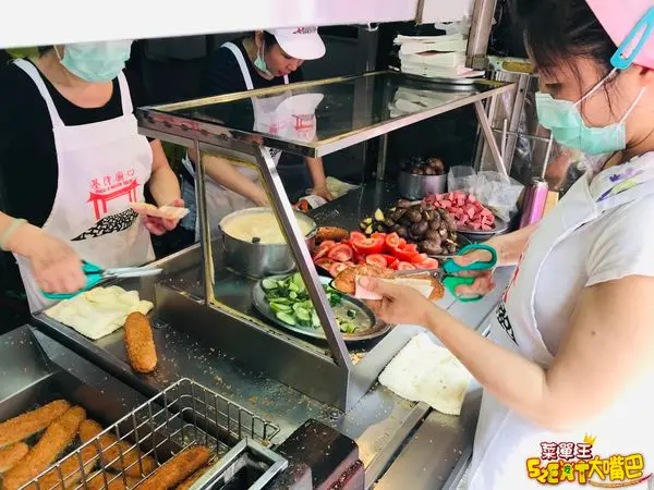 基隆廟口夜市美食》天盛鋪基隆廟口營養三明治菜單價位大公開！再遠也要去吃的獨特味道三明治～基隆必吃美食小吃餐廳推薦。