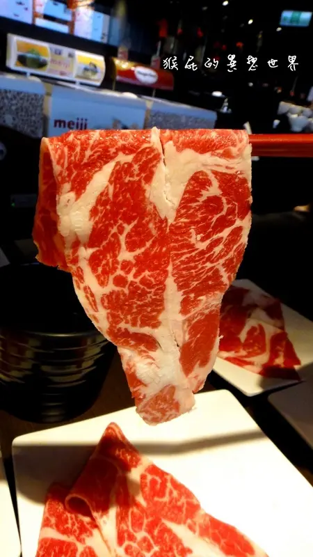 【台北淡水】滿堂紅頂級麻辣鴛鴦鍋吃到飽！明統百貨觀景餐廳！