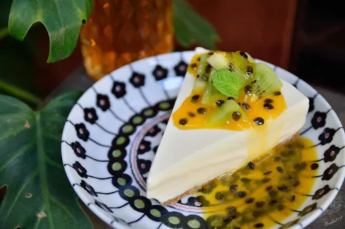 中壢中原大學夜市美食:去流浪咖啡館,好吃的抹茶戚風蛋糕與百香果生乳酪塔