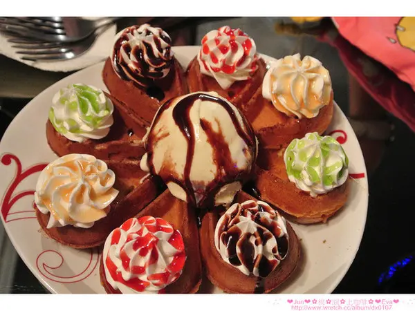 【食記】oO。。桃園　上咖啡　可愛又好吃的繽紛花儿鬆餅，奶油上的是果醬喲！大家吃過嘛？！。o○。