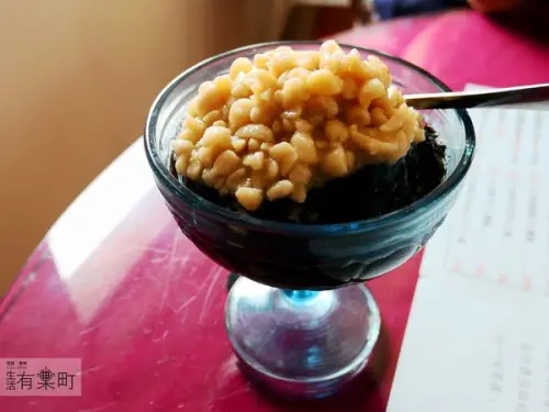 【新竹關西美食】仙草巷：來關西必吃，人氣冰品推薦，咕溜滑嫩超濃郁仙草冰，內用外帶還可以宅配