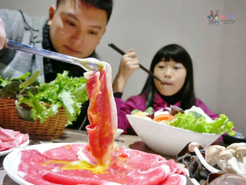 中壢老字號火鍋吃到飽~主打健康自然，肉都切的又厚又大還有少見的野菜和無毒蝦 | 哪哪麻