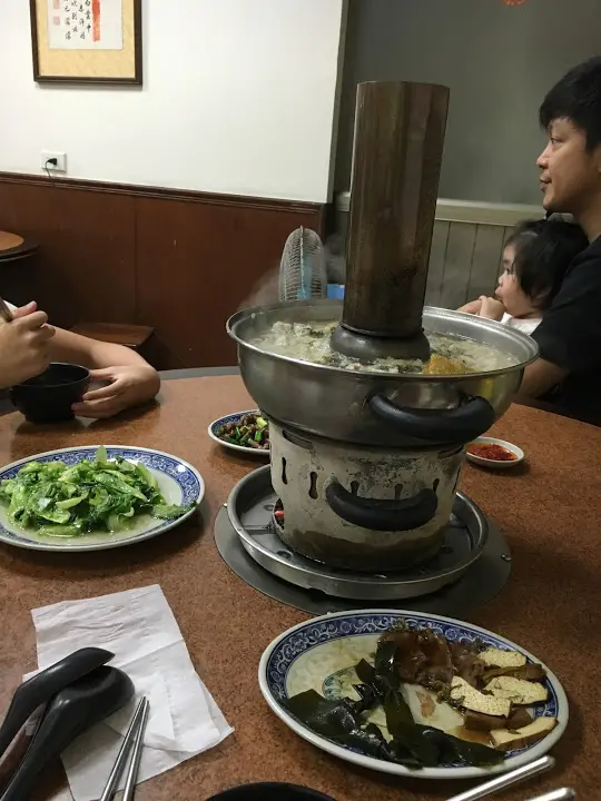 [桃園/中壢]一畝田拉麵水餃。酸菜白肉鍋（推薦必點）