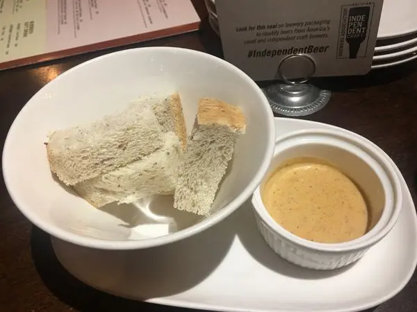 《台北❤️松山》JOLLY手工釀啤酒泰食餐廳-慶城店，適合聚餐的泰式餐廳🇹🇭（敦化北路、南京復興站、遼寧夜市、捷運美食）