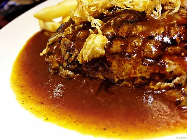 這次讓我來跟大家分享道地的日式洋食吧！！很不一樣喔！！！ -- 鶴田屋 (大直美食)