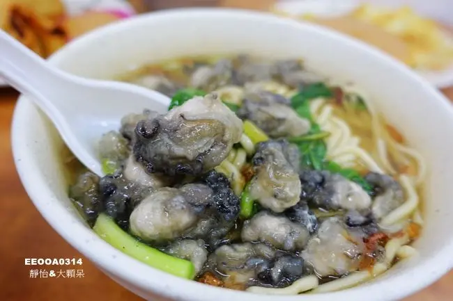 【板橋南雅夜市美食】蚵仔之家 ♥ 滿滿肥美鮮蚵的蚵仔麵 蚵仔餃也必點 南雅夜市人氣小吃/排隊美食