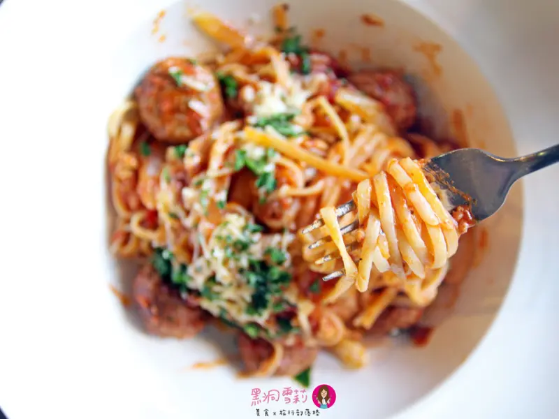 【食記】桃園／中壢「布魯特餐廳The Pluto」．平日不限時/wifi/插座〃近SOGO