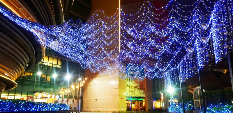 京華城銀河般閃爍的空中瀑布燈海 美哭了