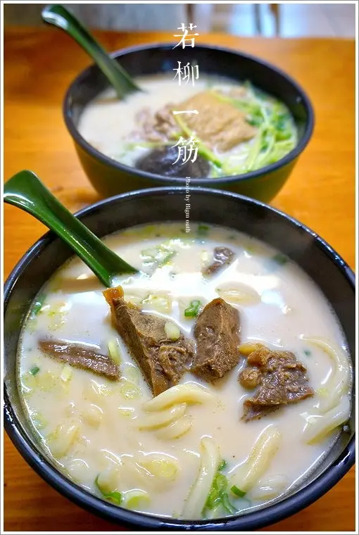 【台中美食】若柳一筋‧特殊白湯牛肉麵、手打烏龍麵推薦!