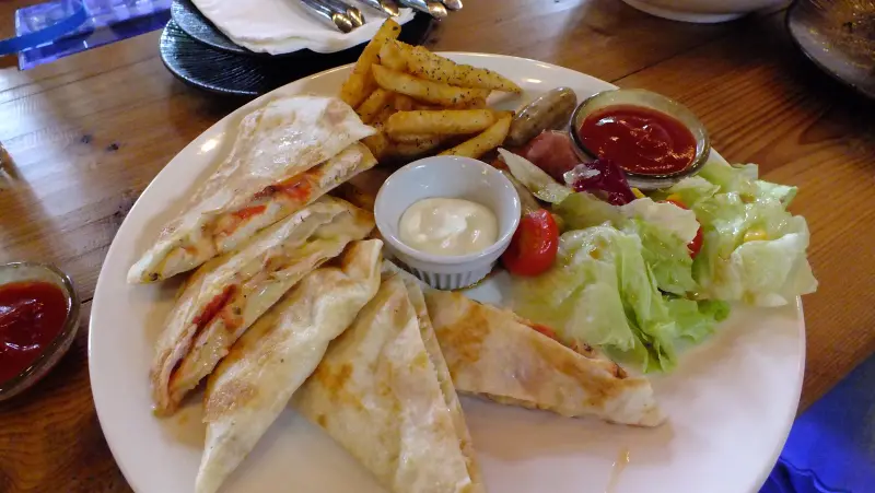 ［食記］小山堂。松山文創藝文園區。復古及現代交錯風格的特色餐廳