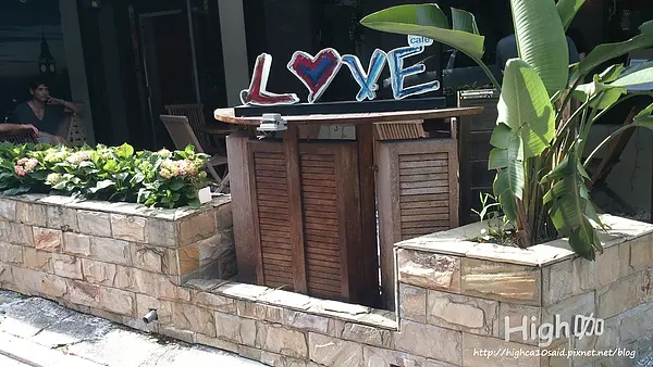 [食記] 台北東區．Love Cafe，牛奶糖蛋捲兒