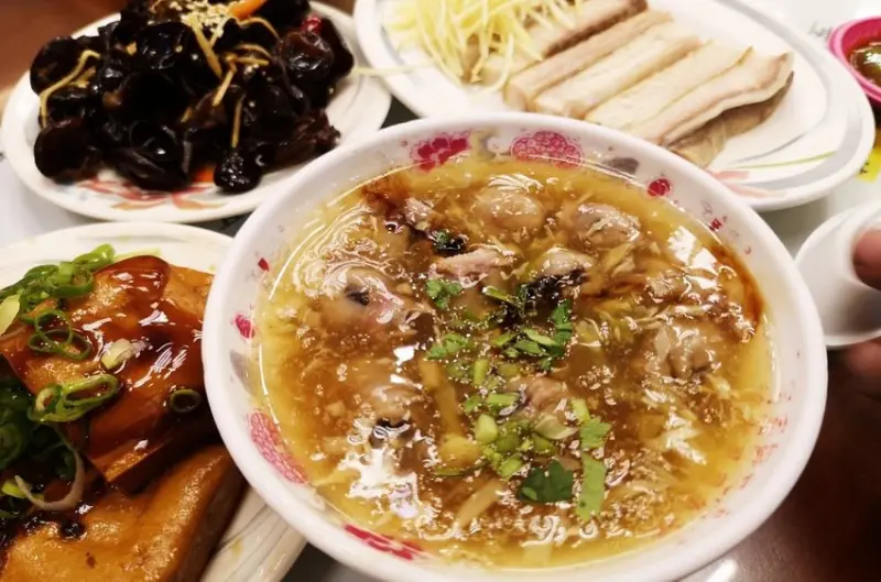 阿國獅魷魚羹│斗六火車站美食，斗六魷魚嘴羹號稱全台首創！ - 愛伊特candy的分享樂園