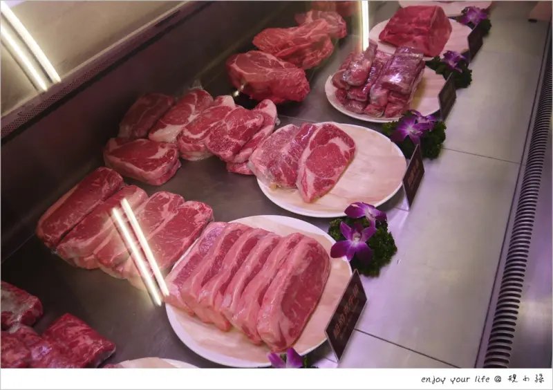 [台中] 在超市冰櫃旁直接吃現烤牛排？「武之牛」老饕的牛排館，讓我再次相信了當地人最愛的威力！