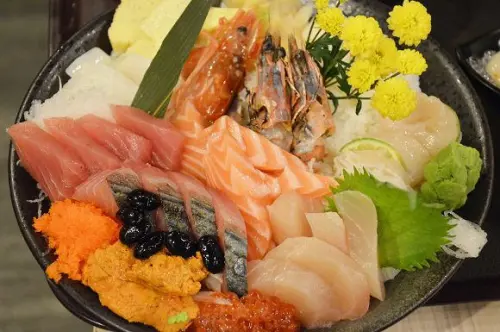 「魚霸(內湖店)」：品嚐來自海洋的豪華美味．重量級的超級霸蓋飯