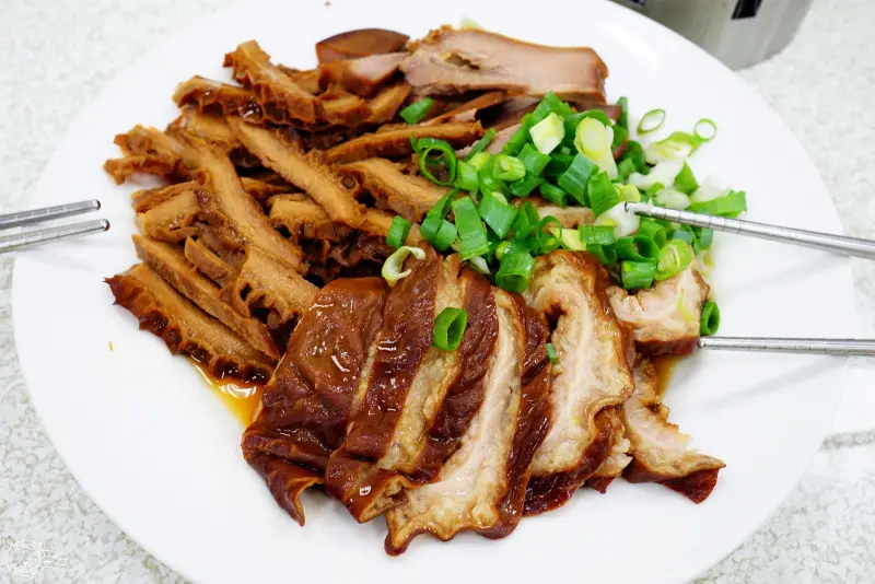 ※ 湖南味 ※ 台中必訪老字號麵館！乾麵簡單非常美味，滷味價格較高但必吃！牛肉麵就見仁見智~【星羽愛美食-台中中區】